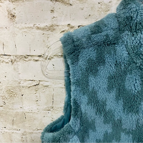 Free Country Green Free Cycle Clouds Lite Reversible Sherpa Vest - Picture 3 of 7